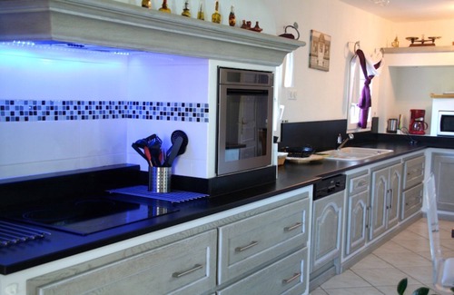 L'Herbe House | Attractive villa with pool in walking distance to ocean and bay beach