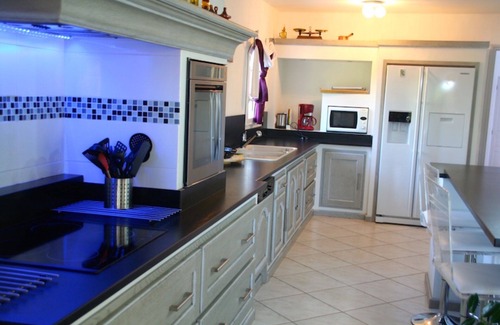 L'Herbe House | Attractive villa with pool in walking distance to ocean and bay beach