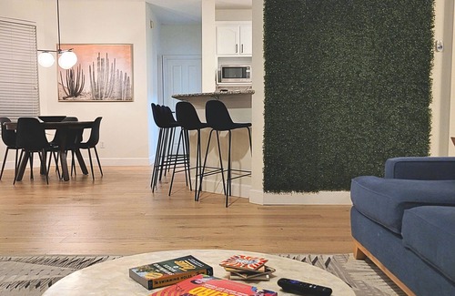 Woods Of Brushy Creek House | ATX Arcade, Theater, & Poolside Oasis! Pet & Kid Friendly!