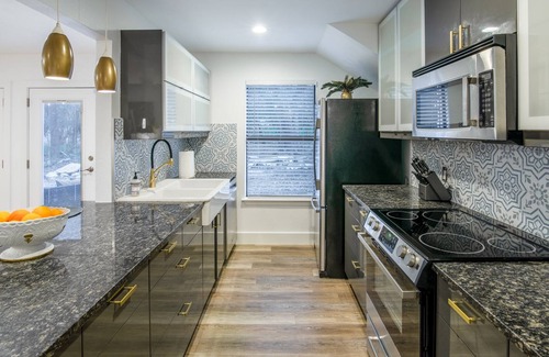 Austin House | ATX Paradise l Heated Private Pool & Spa