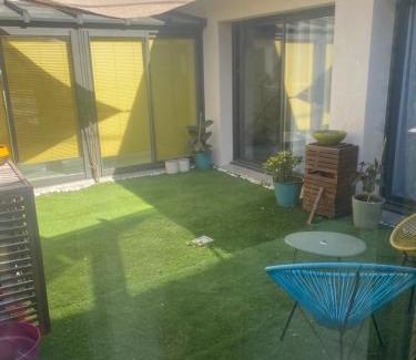Couronne Urbaine House | Atypical 5-person house with patio, downtown, air-conditioning