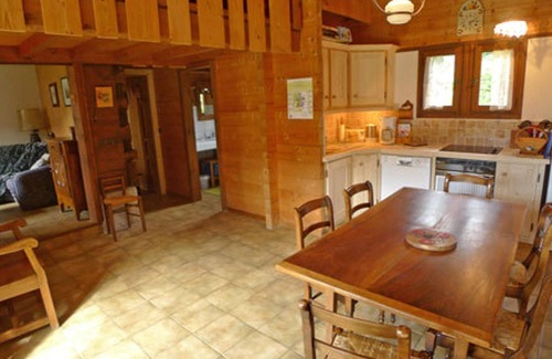 Samoens Ski Chalet | Atypical Chalet for 10 with Terrace, Parking & Wi-Fi in Quiet Area