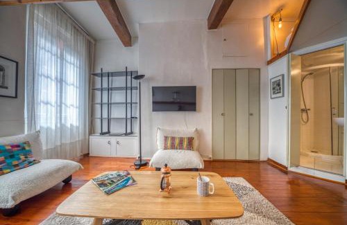 Secteur 2 Apartment | Atypique - Hypercentre/Place aux Herbes
