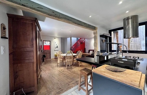 Brive-la-Gaillarde Apartment | Atypique Loft avec Clim et Patio en Hyper Centre