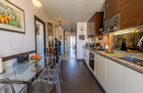 Old Town Apartment | AU BEAU RIVAGE AP2049 by RIVIERA HOLIDAY HOMES
