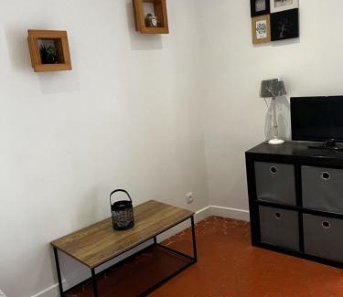 Tourtour Apartment | Au coeur du village avec petit balcon plein sud