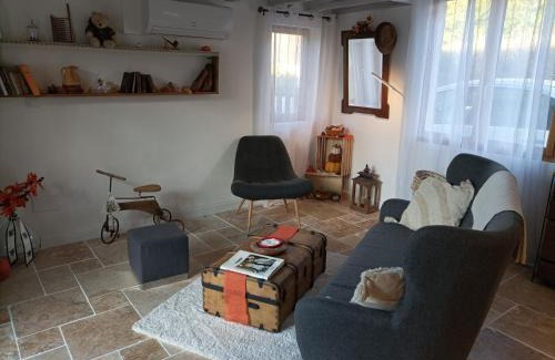 Chatillon-sur-Broue House | Au fils des Saisons