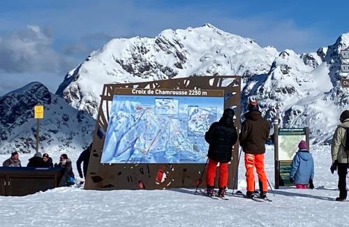 Chamrousse Apartment | Au pays des marmottes Appartement 6 personnes plein sud sans vis à vis avec terrasse