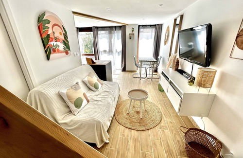 4th Arrondissement Apartment | Au Petit Soyeux de La Croix Rousse