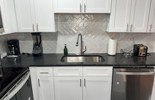Atlanta University Center House | AUC Retreat - 7 Bedroom Sleeps 14 Near Mercedes Benz & Downtown