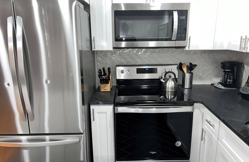 Atlanta University Center House | AUC Retreat - 7 Bedroom Sleeps 14 Near Mercedes Benz & Downtown