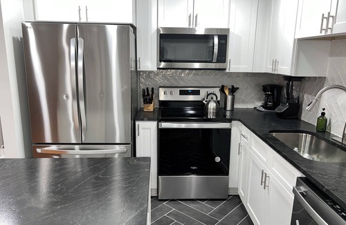 Atlanta University Center House | AUC Retreat - 7 Bedroom Sleeps 14 Near Mercedes Benz & Downtown