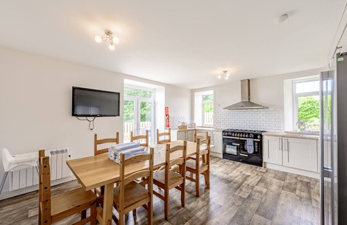 Castle Douglas Cottage | Auchenlarie Farmhouse - a house that sleeps 9 guests in 5 bedrooms