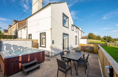 Castle Douglas Cottage | Auchenlarie Farmhouse - a house that sleeps 9 guests in 5 bedrooms