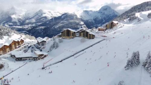 Auris Apartment | auris en oisans, vue sur le massif des ecrins