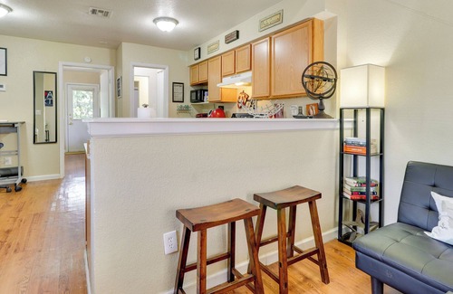 Austin Condo | Austin Condo w/ Pool Access: 5 Mi to Downtown!