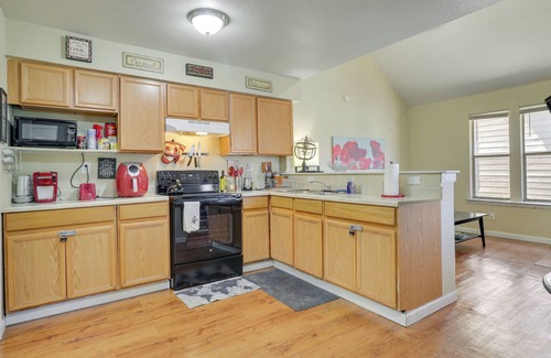 Austin Condo | Austin Condo w/ Pool Access: 5 Mi to Downtown!