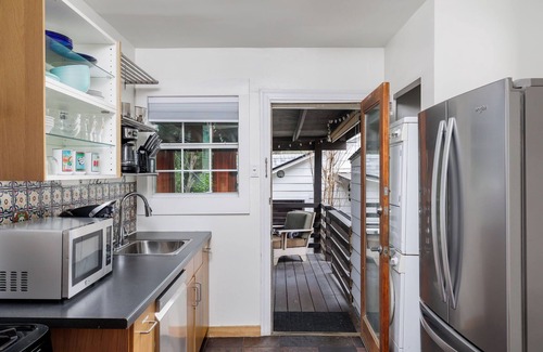 Austin House | Austin Oasis - Hot Tub, Guest House & Walk to Bars