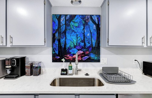 Buckingham Ridge House | Austin Retreat | BBQ Yard Office WiFi Games Pets