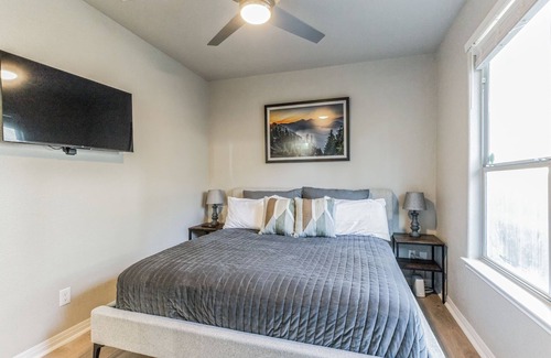 Bouldin House | Austin’s Cozy Corner – A Quiet 2 BDR Retreat Perfect for Families!