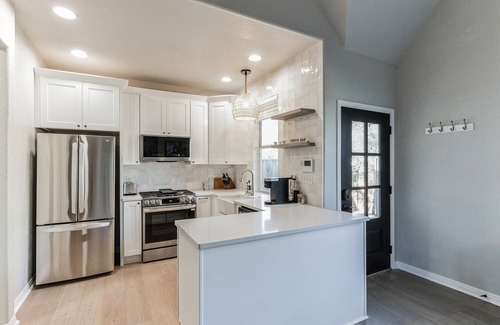 Bouldin House | Austin’s Cozy Corner – A Quiet 2 BDR Retreat Perfect for Families!