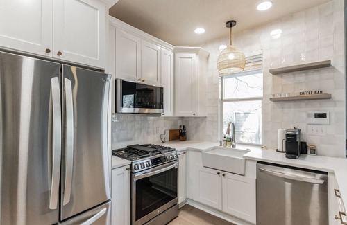 Bouldin House | Austin’s Cozy Corner – A Quiet 2 BDR Retreat Perfect for Families!
