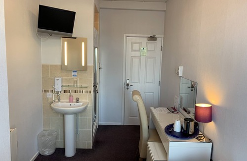 Riverside House | Austins Self Service Guest House