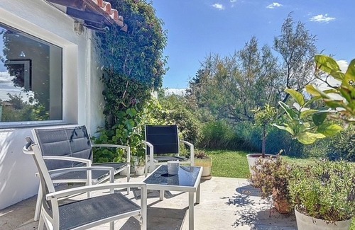 Saintes-Maries-de-la-Mer House | Authentic mas for 8, pool and blooming garden