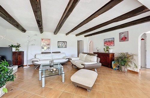 Saintes-Maries-de-la-Mer House | Authentic mas for 8, pool and blooming garden