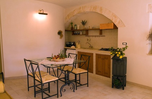 Cisternino Villa | Authentic Apulian Villa – Jacuzzi, Orchard & Walk to Cisternino!