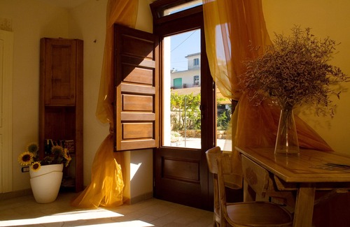 Cisternino Villa | Authentic Apulian Villa – Jacuzzi, Orchard & Walk to Cisternino!