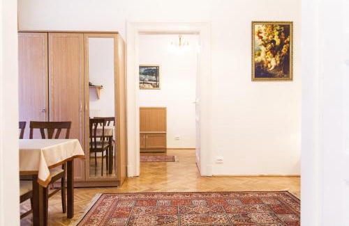 Palace District Apartment | Authentic Budapest Apartment