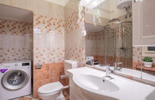 Palace District Apartment | Authentic City Stay