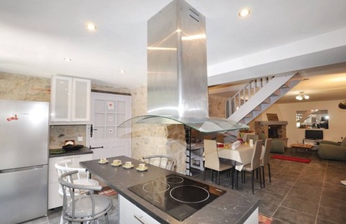Laroque-des-Alberes Other | Authentic farmhouse at the foot of the château with private pool and exceptional view.
