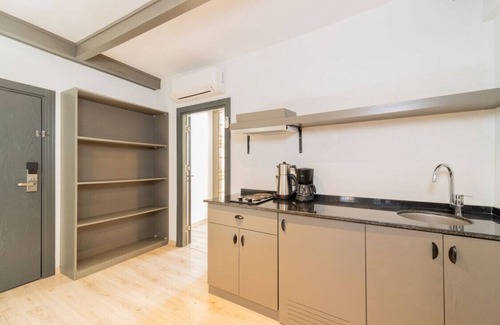 Kaleici Apartment | Authentic Flat with Garden 5 min to Beach