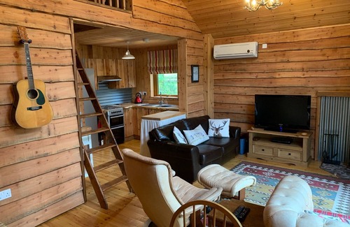 Taynuilt Cabin | Authentic log cabin close to loch shore, with hot tub & wood burning stove.