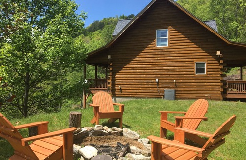 Waynesville Cabin | Authentic log cabin with astonishing mountain views; close to Blue Ridge Parkway