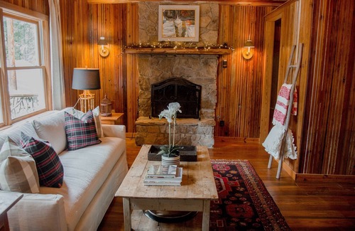 Mirror Lake Cabin | Authentic Mirror Lake Cabin, Canoe, Sleeping Loft For Families, 3 Min to Town