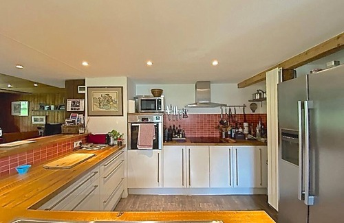 Vallorcine Ski Chalet | Authentic stone and larch chalet/350 m from the gondola 8/9 persons 90 m²/430 sq. ft.