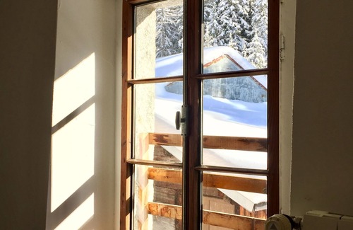 Vallorcine Ski Chalet | Authentic stone and larch chalet/350 m from the gondola 8/9 persons 90 m²/430 sq. ft.