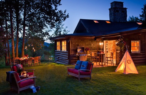 Jackson Villa | Authentic, Western log cabin in heart of Jackson