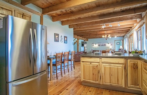 Snowshoe House | Autumn Escape | Indoor Plunge Pool + 22 Guests