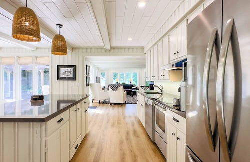 Huron-Kinloss Cottage | Autumn Nights by the Lake: Huron Shores