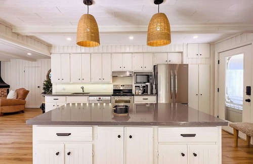 Huron-Kinloss Cottage | Autumn Nights by the Lake: Huron Shores