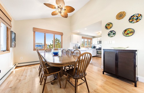North Beach House | Autumn & Thanksgiving & Christmas available for short term!