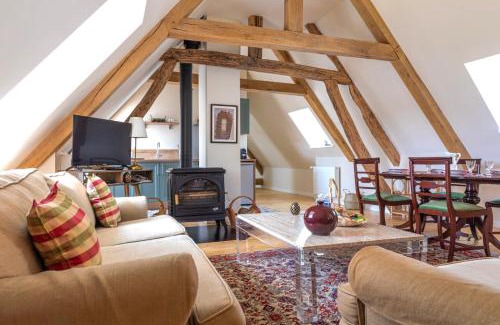 Tremblay-les-Villages Apartment | Aux Roses et aux Poutres - Jardin - Arrivée Autonome
