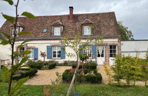Tremblay-les-Villages Apartment | Aux Roses et aux Poutres - Jardin - Arrivée Autonome