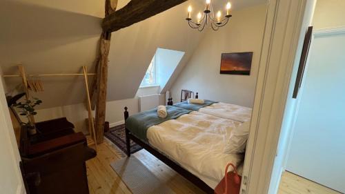 Tremblay-les-Villages Apartment | Aux Roses et aux Poutres - Jardin - Arrivée Autonome