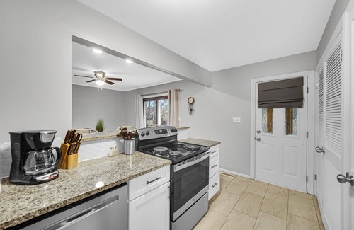 Merrillville House | AVAIL 12/12 - Merrillville condo hospitals & shops