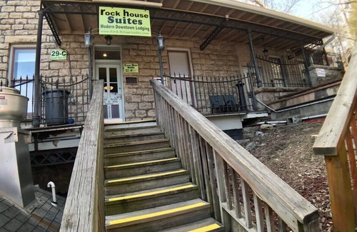 Eureka Springs Historic District Apartment | Available Bikes Blues BBQ, best location! Parking